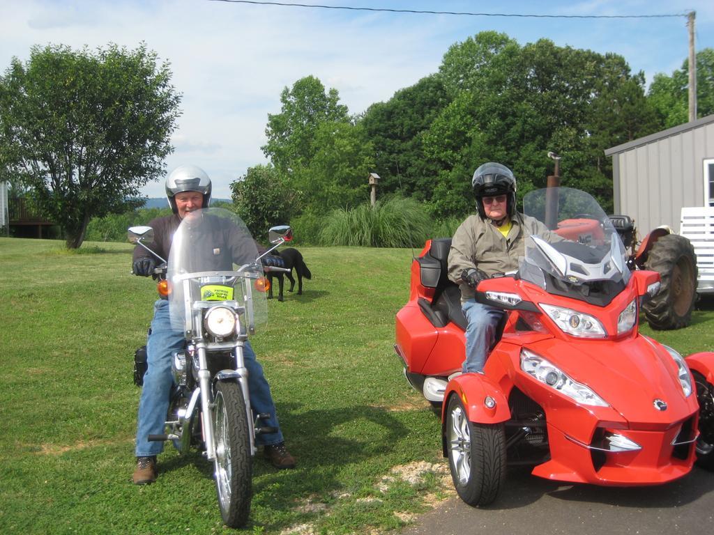 Wolf Creek Farm B&B And Motorcycle Manor At Wolf Creek Farm, Llc Ararat Eksteriør billede